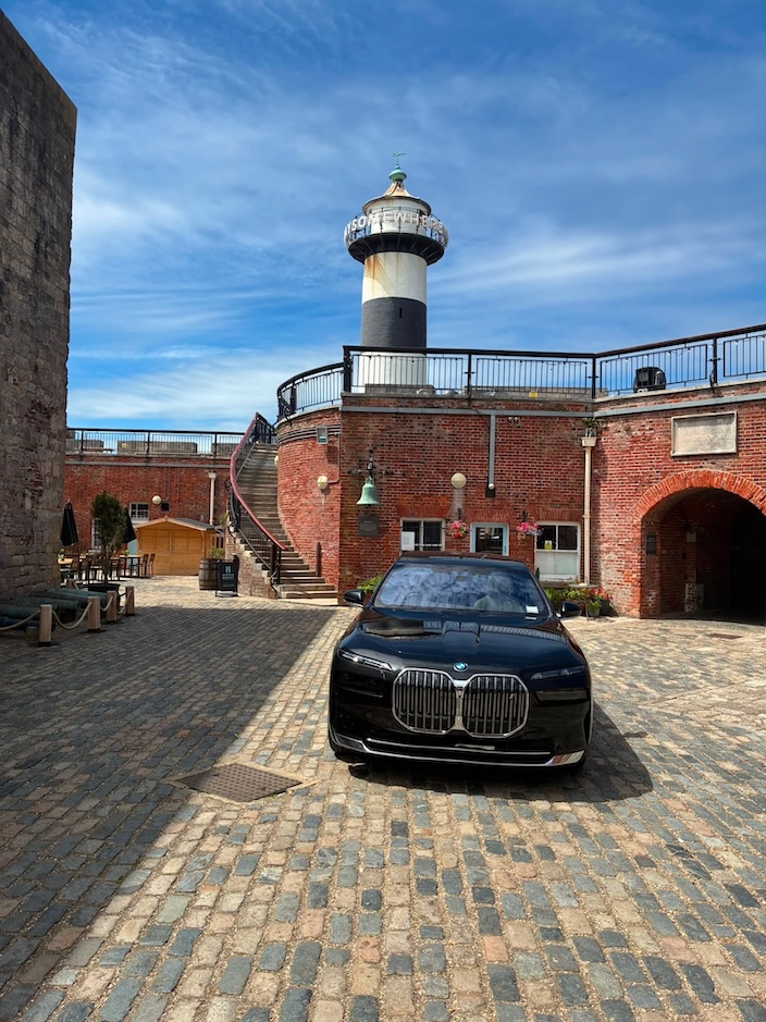 Portsmouth Prom Car Hire with an Old Portsmouth Photo Stop